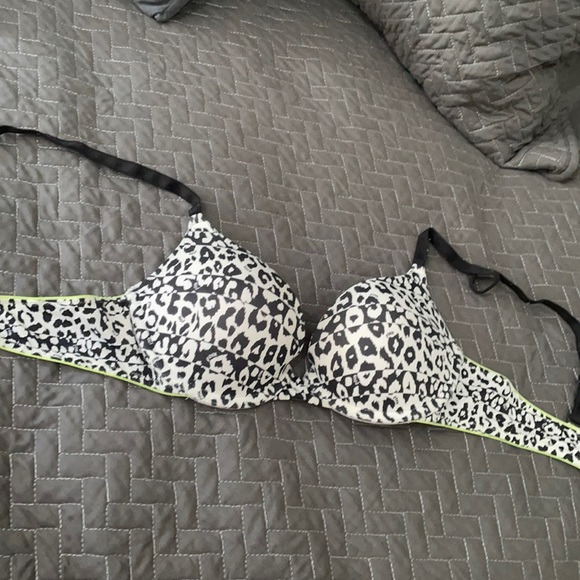 Pink bra - Picture 1 of 3